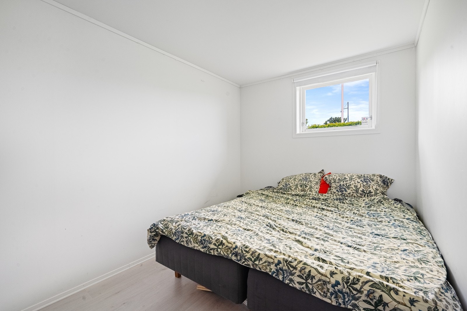 Utleid del av kjeller er i dag innredet med to rom benyttet som soverom. Galleribilde