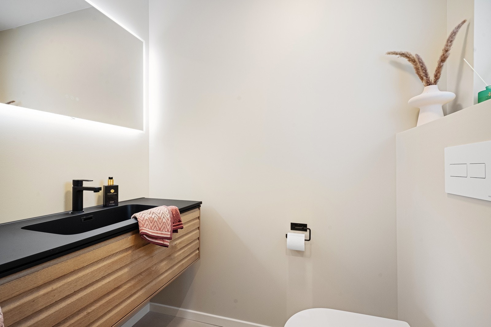 Innbydende toalettrom. Galleribilde