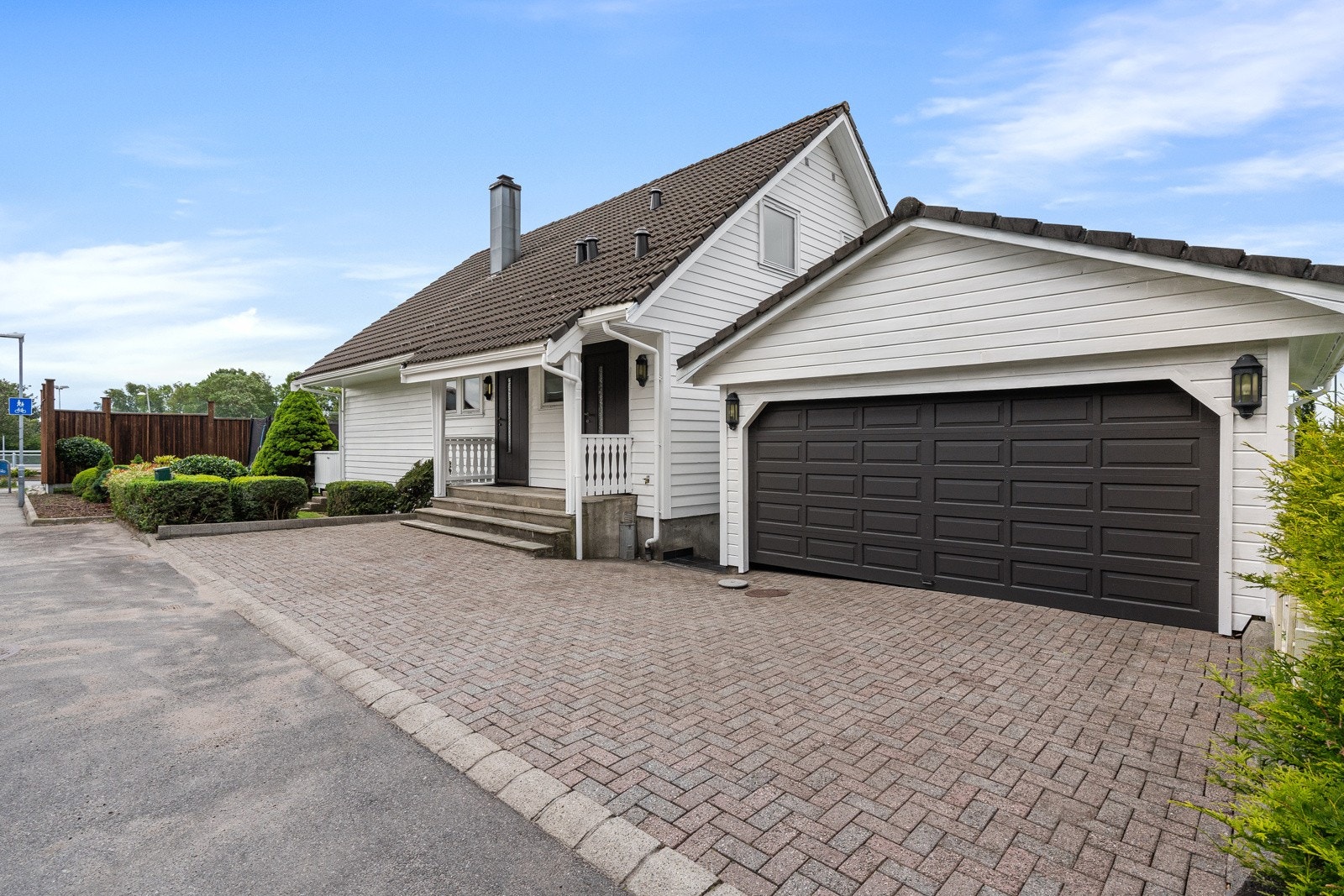 Boligen befinner seg i enden av en rolig blindgate. Galleribilde