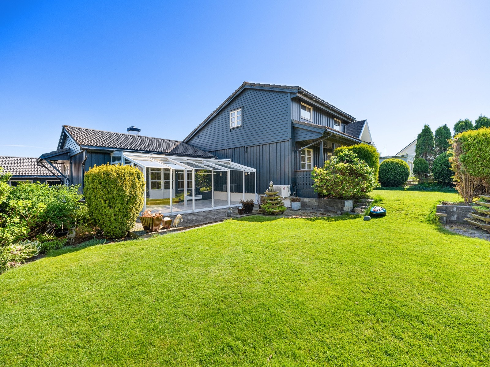 Innholdsrik og velholdt enebolig med attraktiv og barnevennlig beliggenhet. Galleribilde