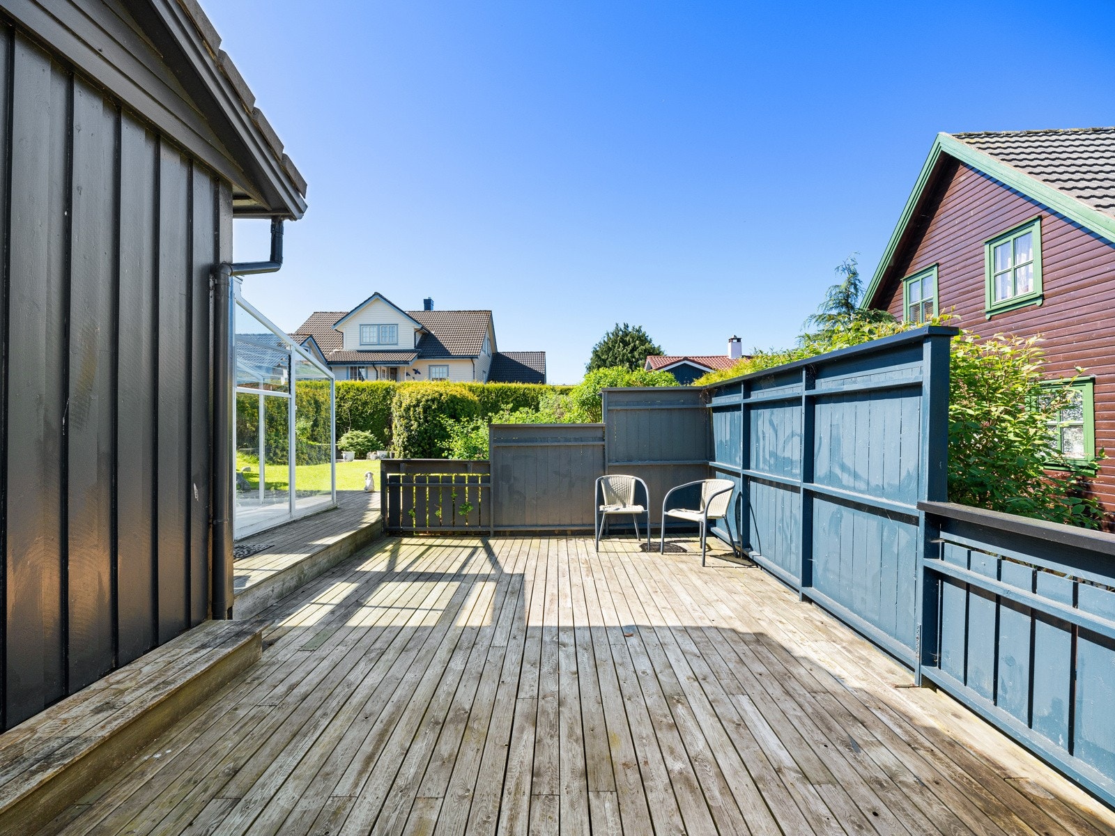 Her er det god plass til sittegrupper og grill m.m. Galleribilde