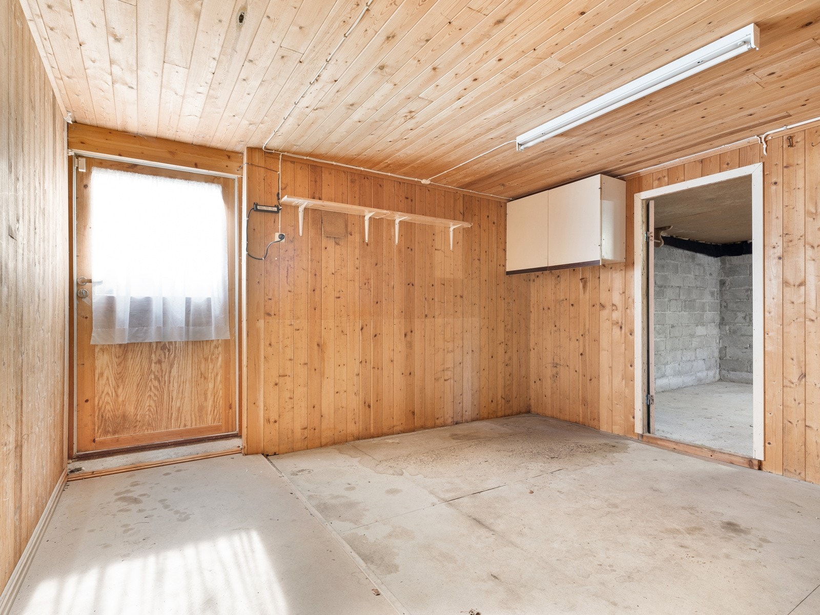 Fra gårdsrommet er det eget inngangsparti direkte til kjeller. Galleribilde
