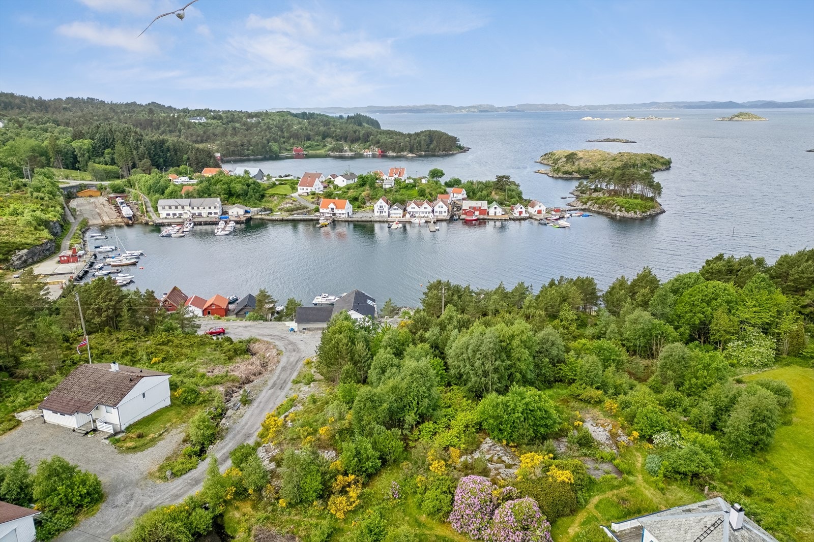 DNB Eiendom v/Malin Skjelde har gleden av å presentere tomt i Auklandshamn. Galleribilde