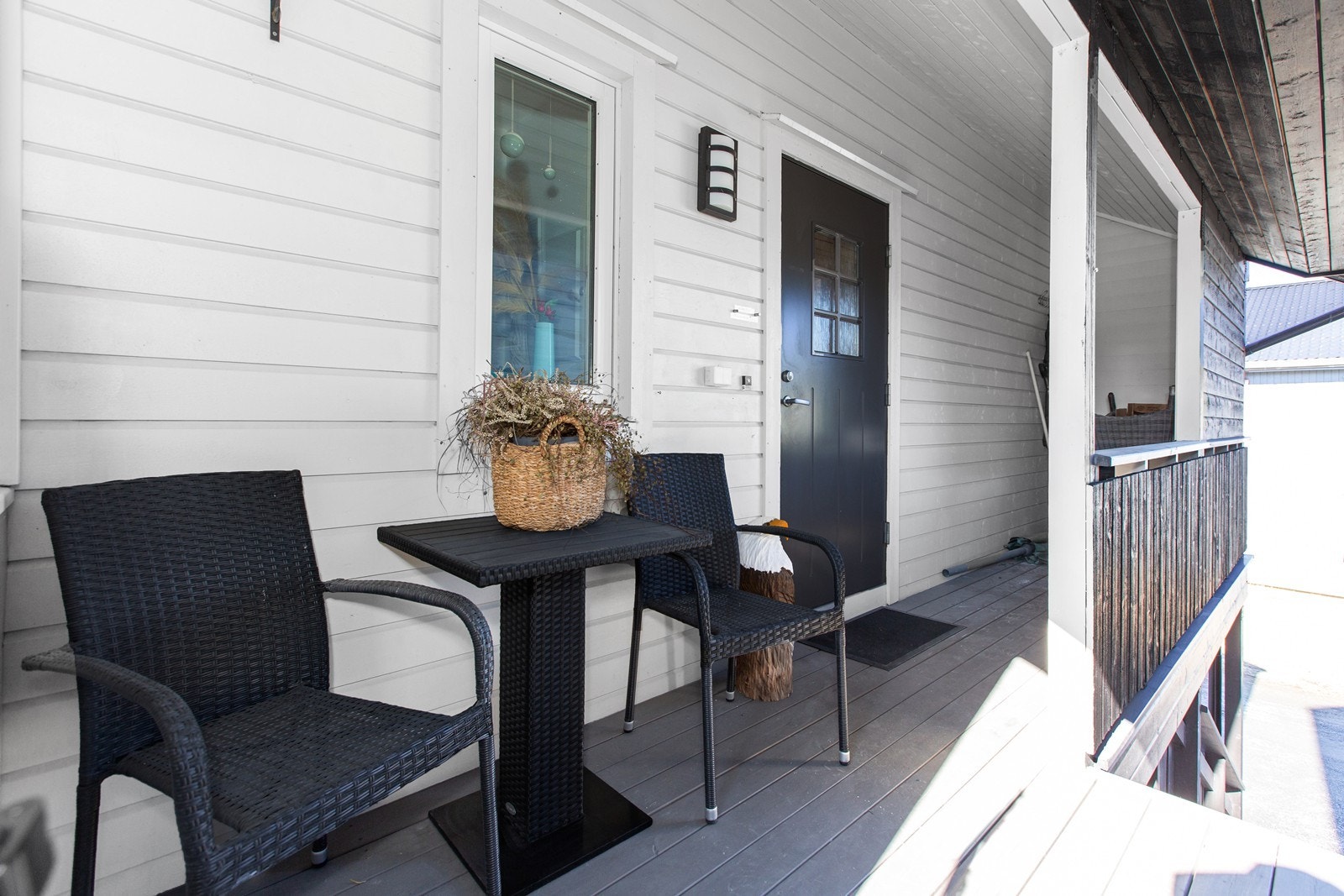 Inngangsparti. Her kan du ta dagens første kaffekopp når formiddagssola dukker fram Galleribilde