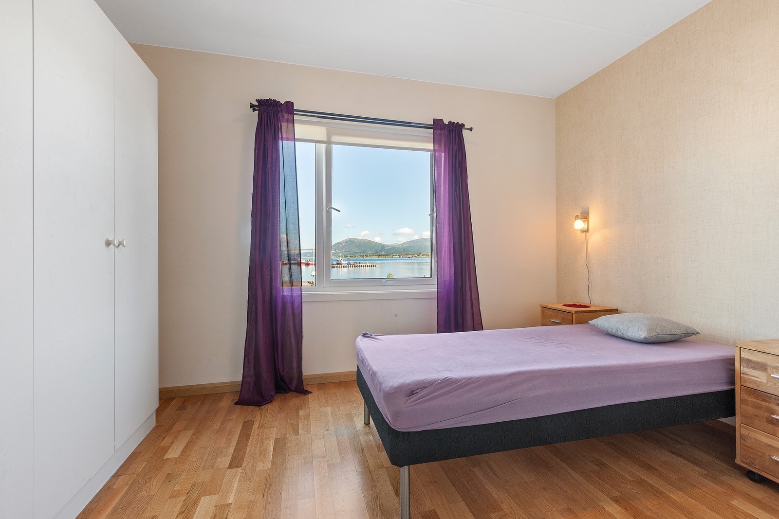 Soverom 2. Begge soverom er av romslig størrelse. Galleribilde