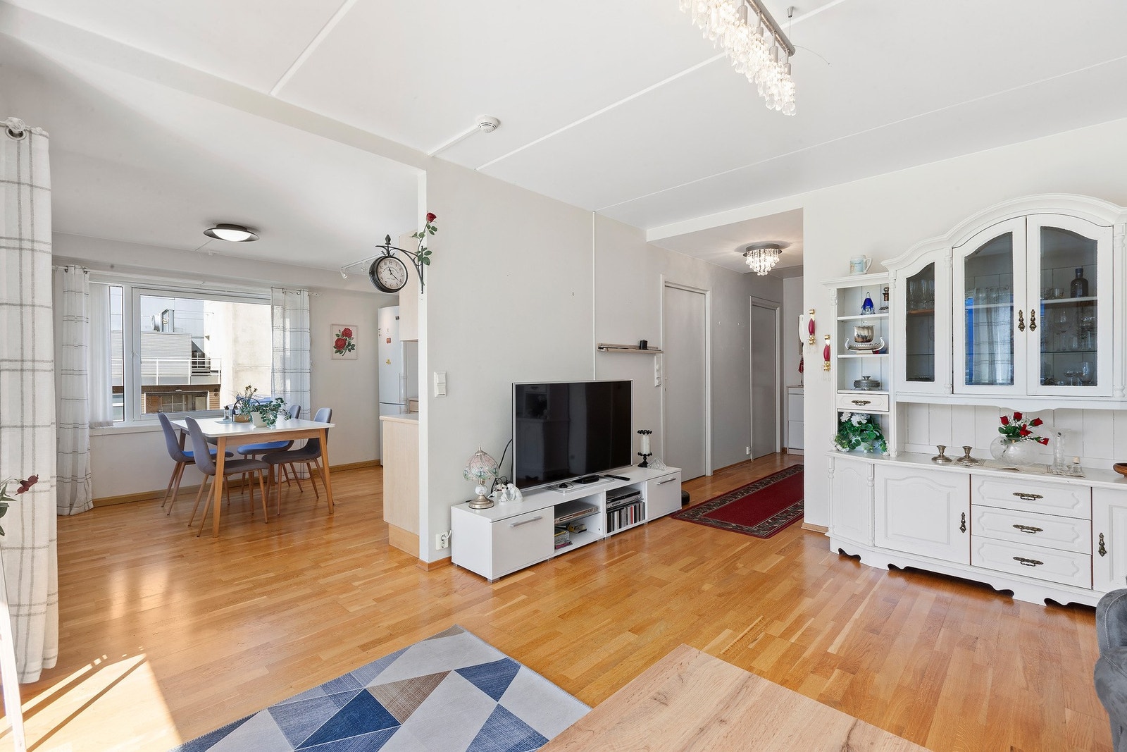 Avskjermet kjøkken fra stue. Galleribilde