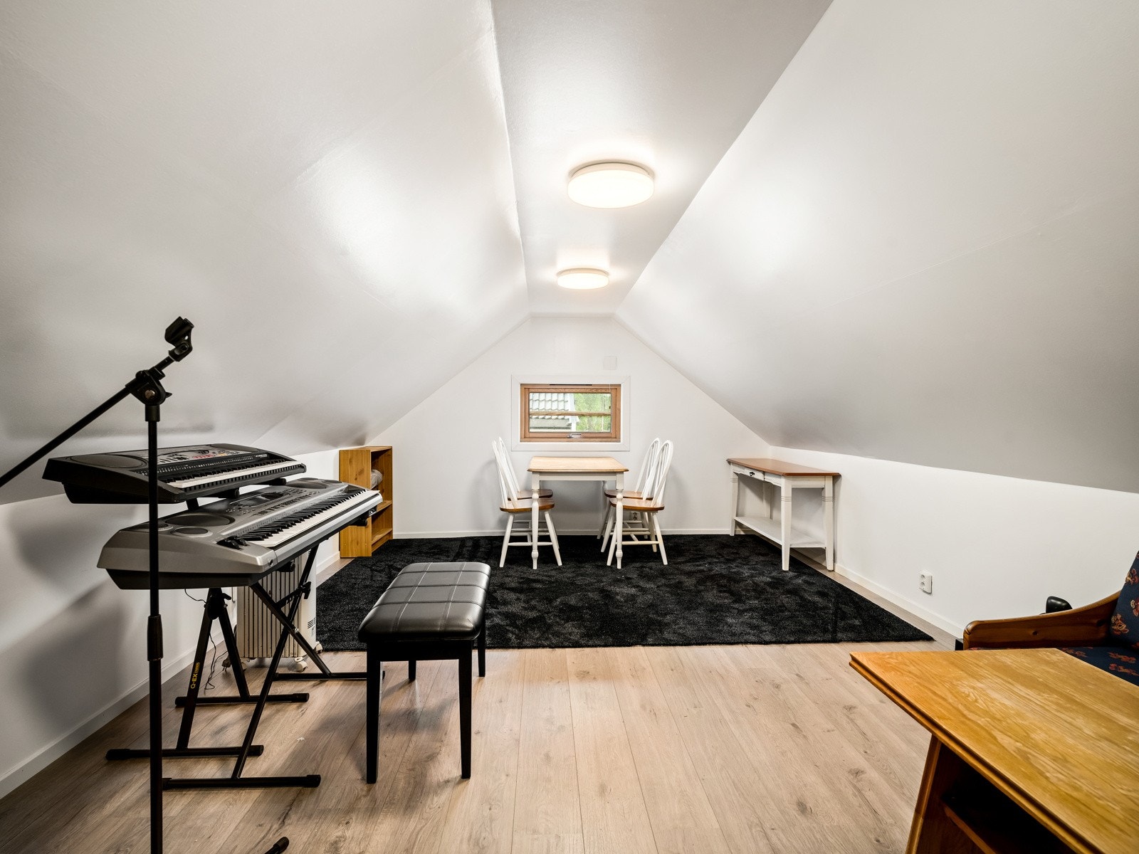 Loftsrom over garasjen. Galleribilde