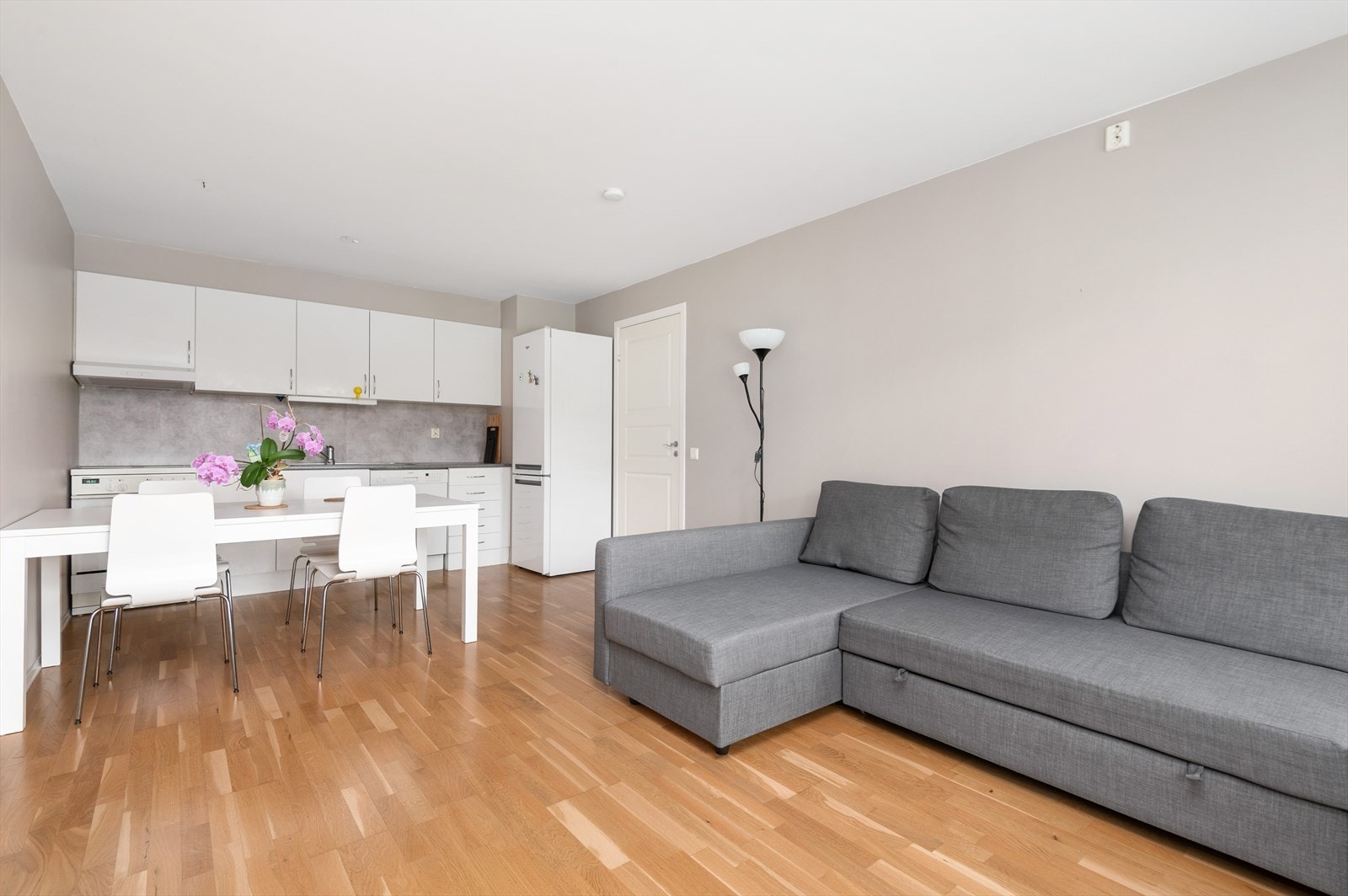 Kabel-tv og internett er inkludert i felleskostnadene. Galleribilde