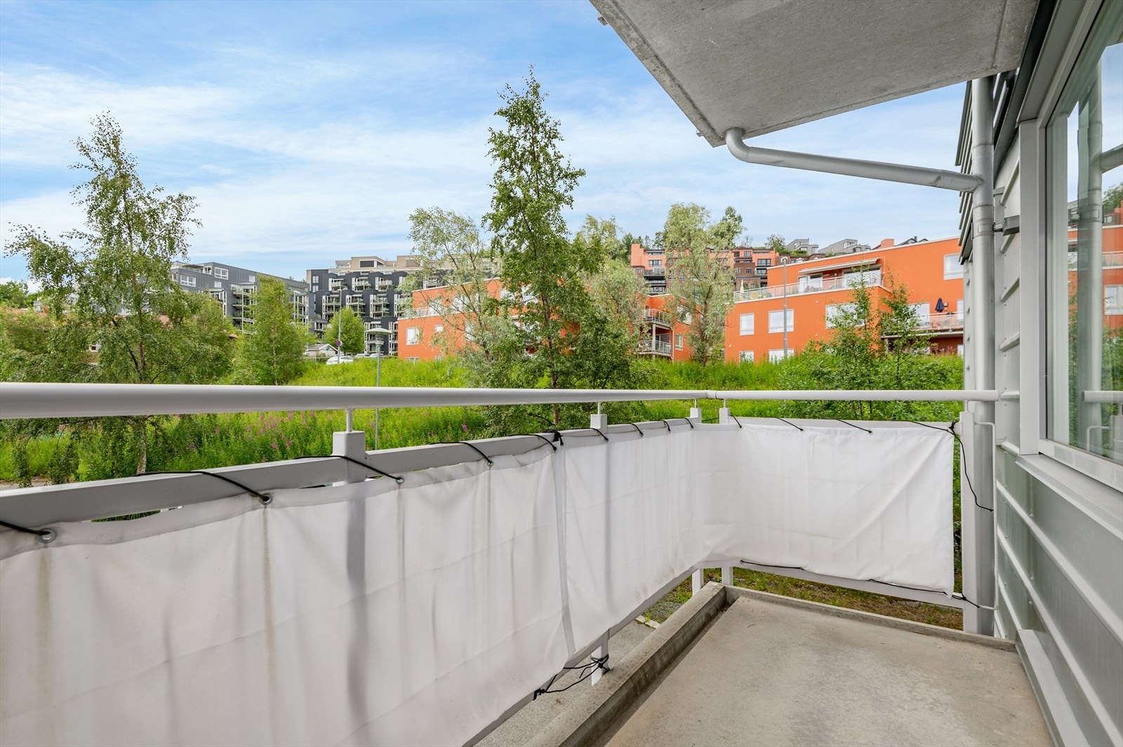 Sentral beliggenhet med kort avstand til det meste du trenger i hverdagen. Galleribilde