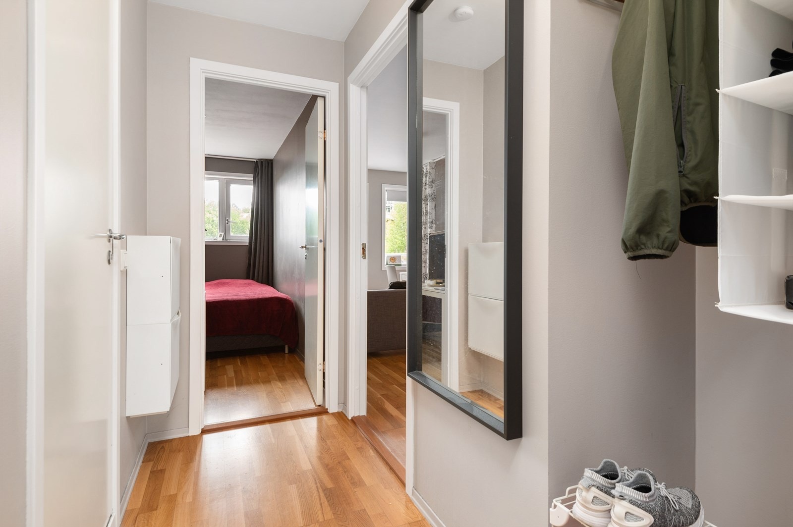 Standarden gir et flott førsteinntrykk av leiligheten. Galleribilde