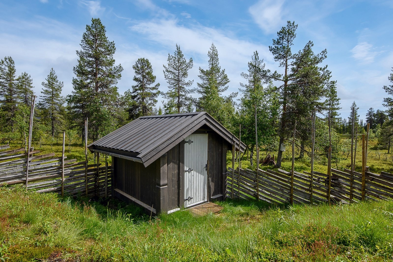 Praktisk, separat bod for oppbevaring. Galleribilde