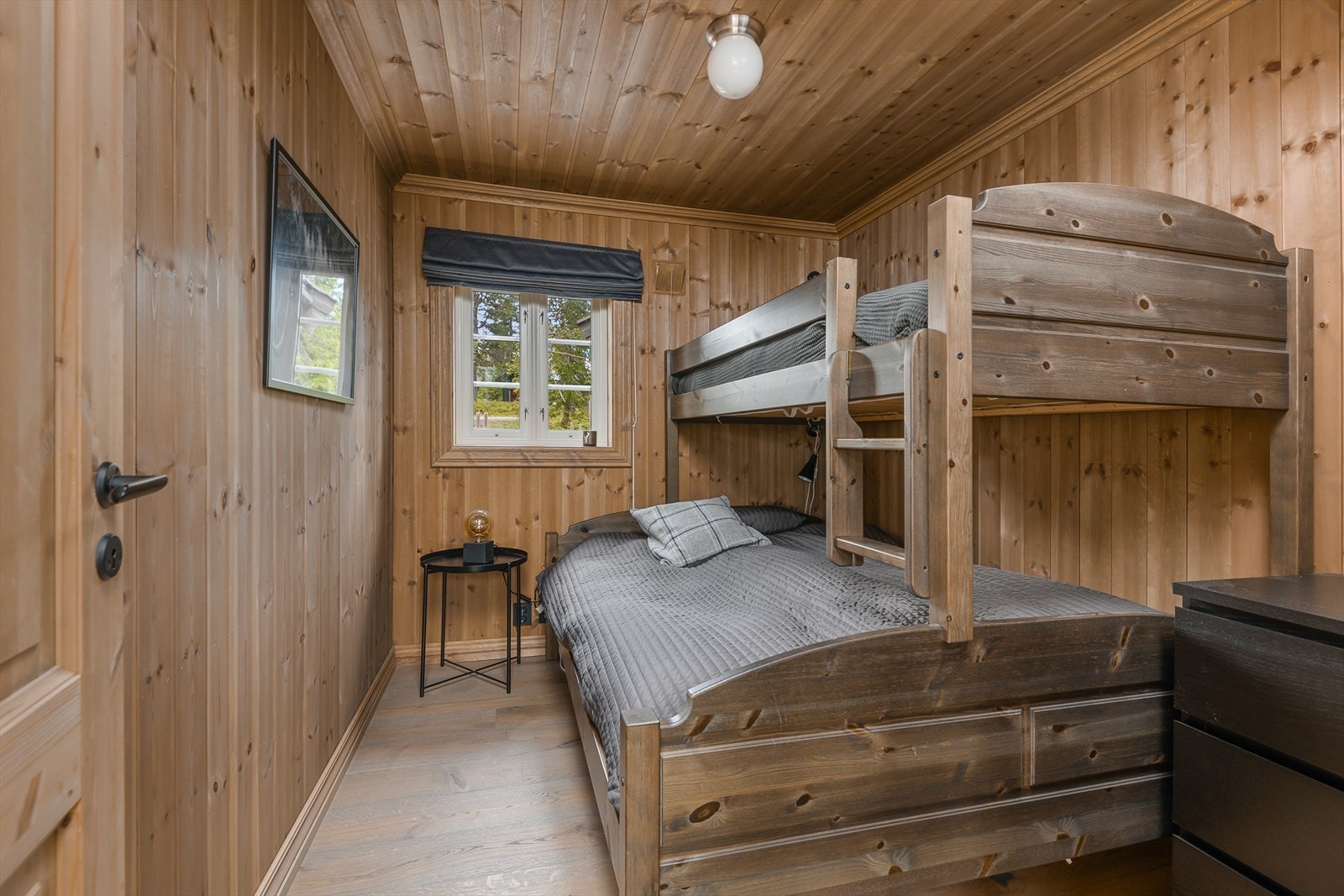 Soverom 2 er innredet med familiekøye. Galleribilde