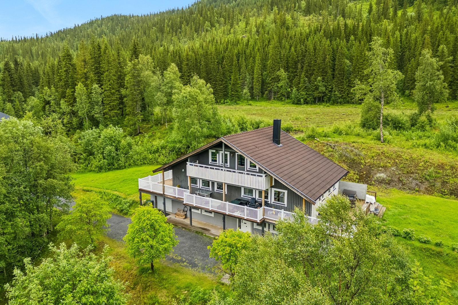Er du glad i være ute på turer, snøscooterkjøring eller fiske? Da kan dette være verdt en titt! Galleribilde