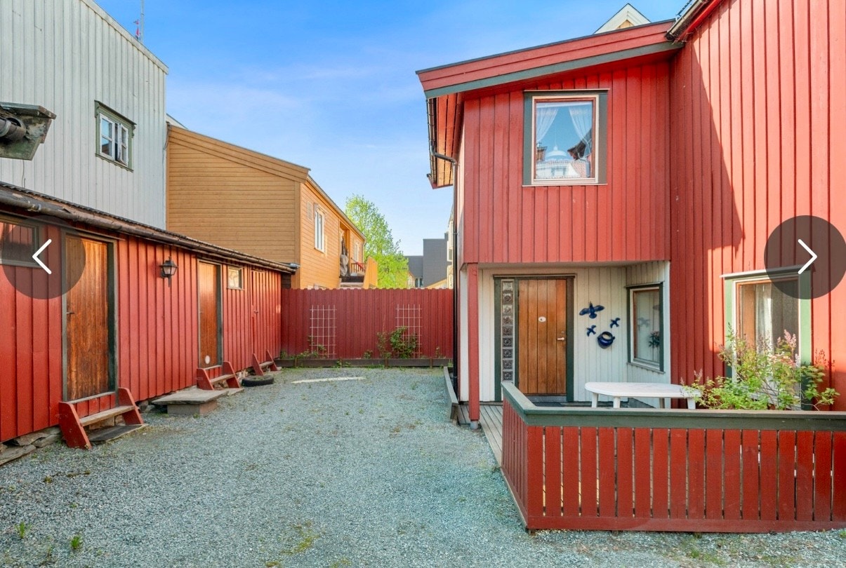 Bakgård Galleribilde