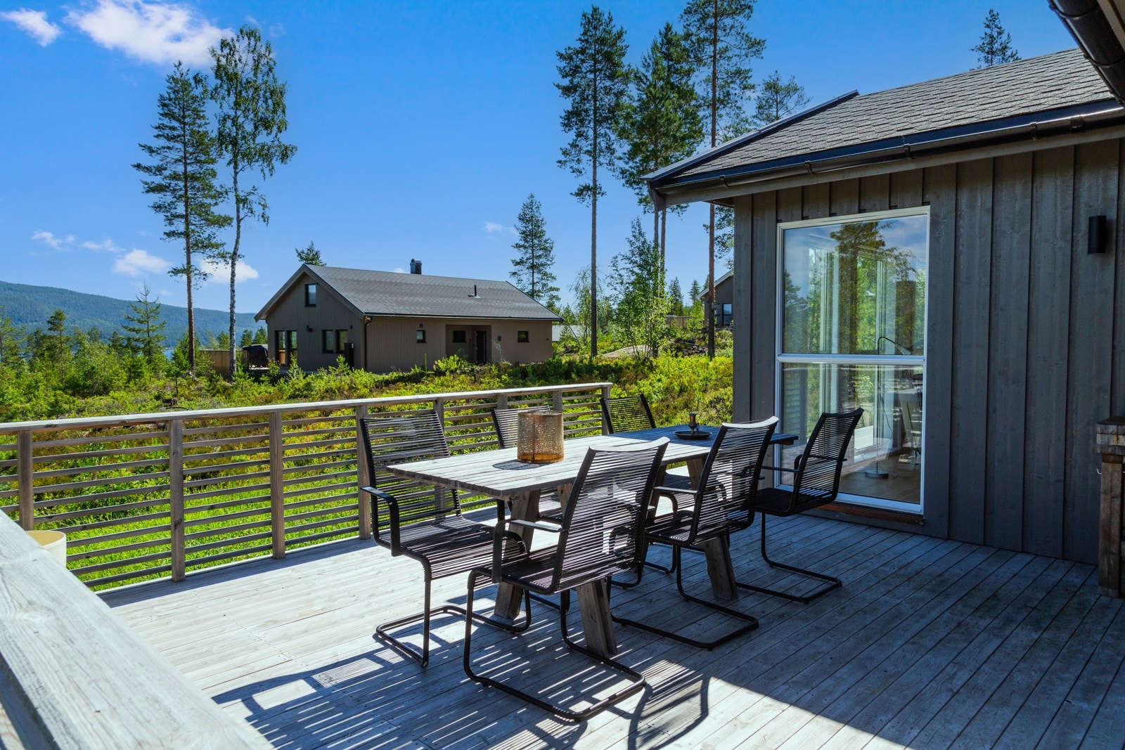 Terrasse med utsikt mot Sperillen Galleribilde