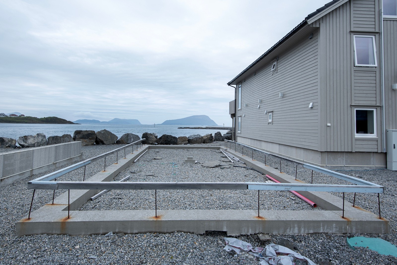 Det er fremført vann, avløp og strøm til tomtegrense. Tilkoblingsavgift tilkommer. Galleribilde