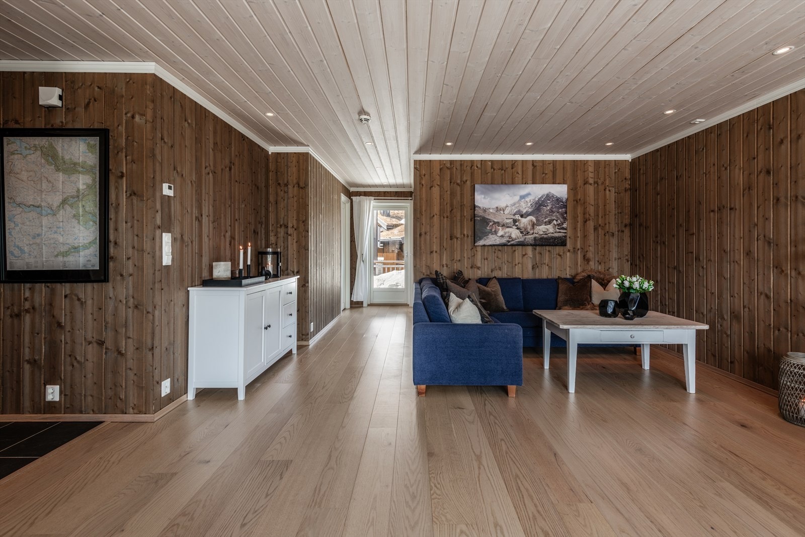 Stue med utgang til uteplass Galleribilde