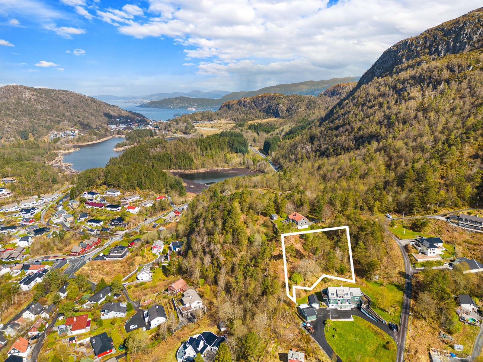 Ca tomtegrense i lende Galleribilde