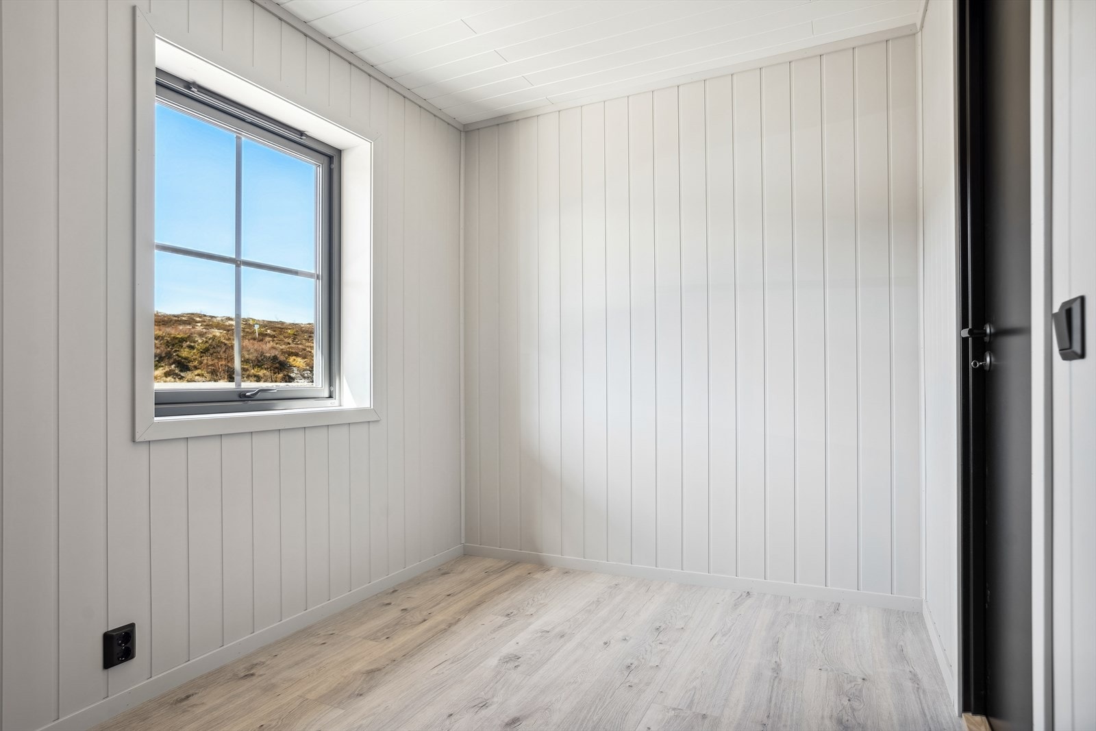 Soverommene har laminat på gulv med panel på vegger. Galleribilde