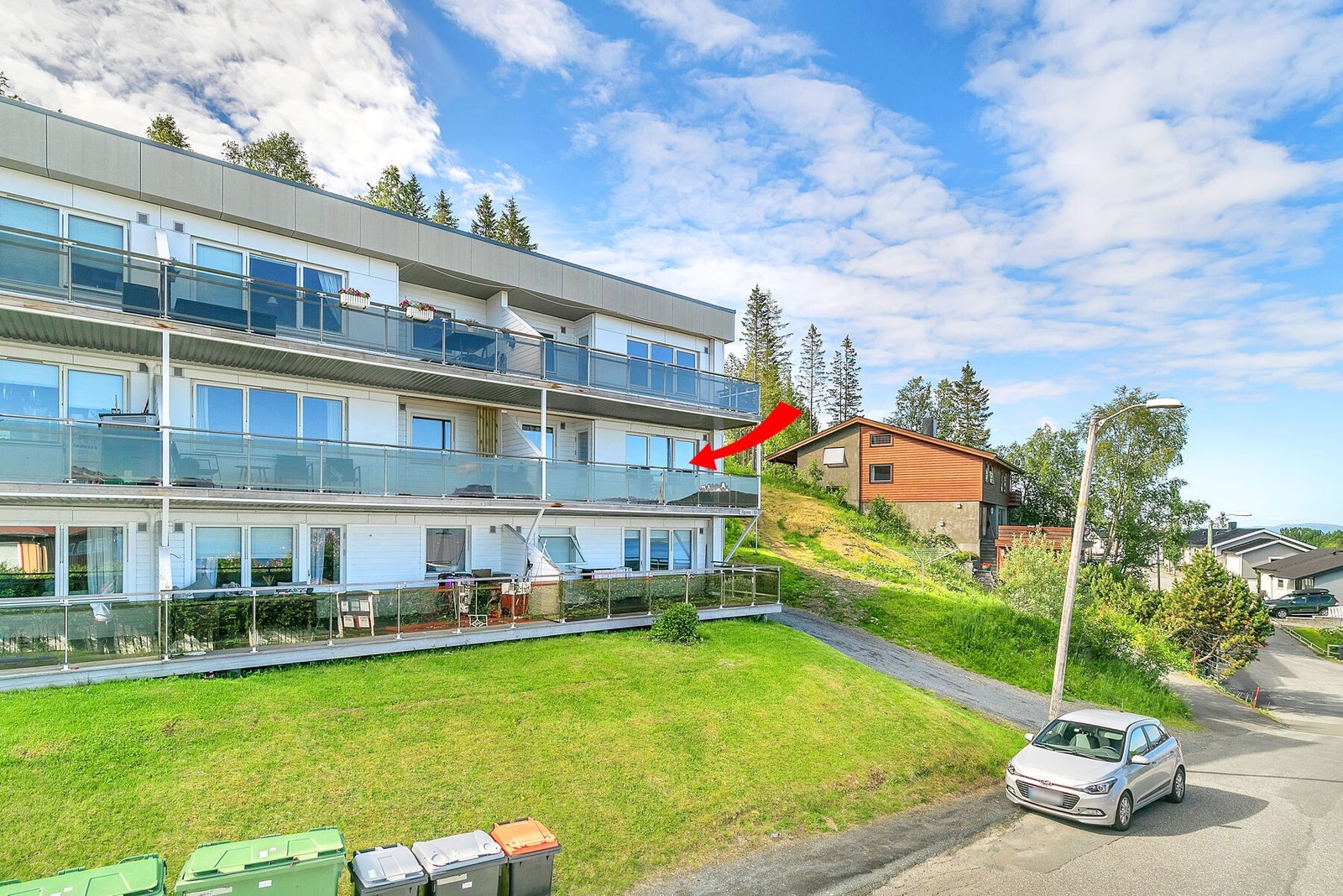 Eiendommen ligger i en rolig gate uten gjennomgangstrafikk Galleribilde