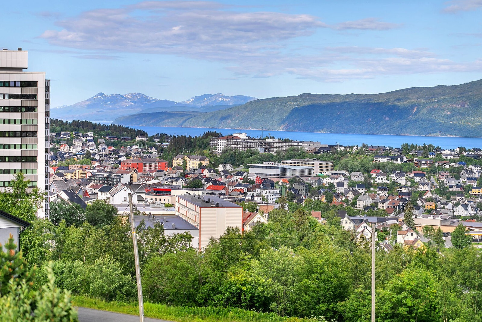 Utsikt mot byen Galleribilde