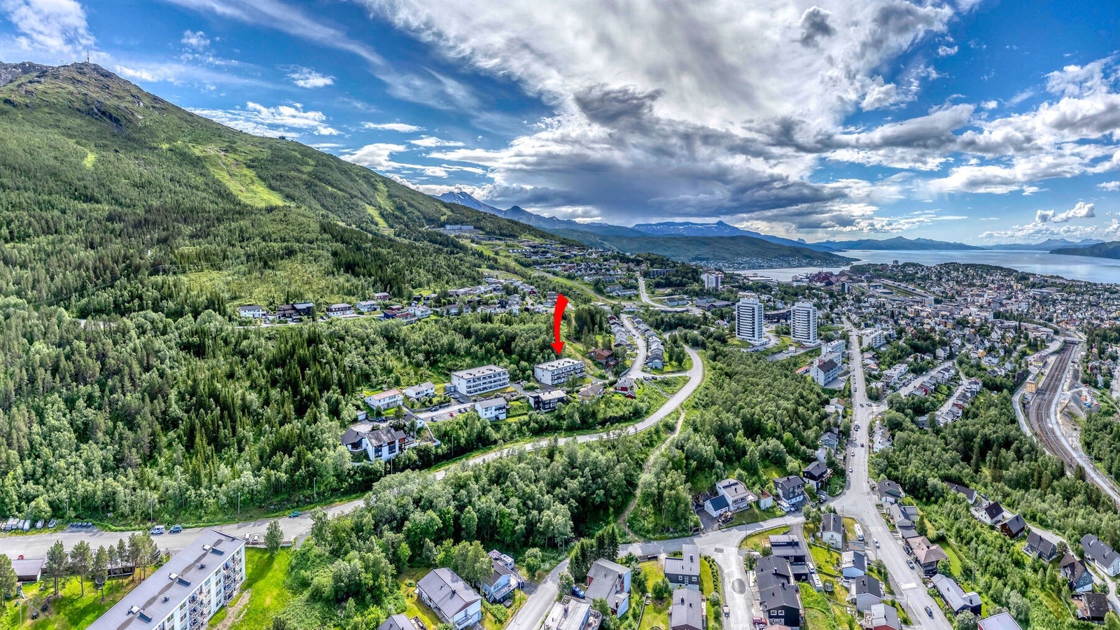 Kort avstand til Fagernesfjellet med "Narvikfjellet" skisenter, turstier og lysløype Galleribilde