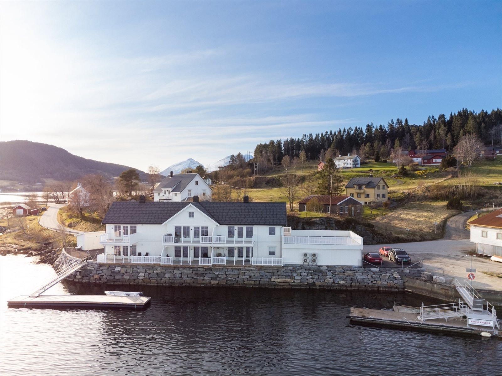 Velkommen til Våglandsvegen 156A - En gjennomgående strøken leilighet med fantastisk beliggenhet. Galleribilde