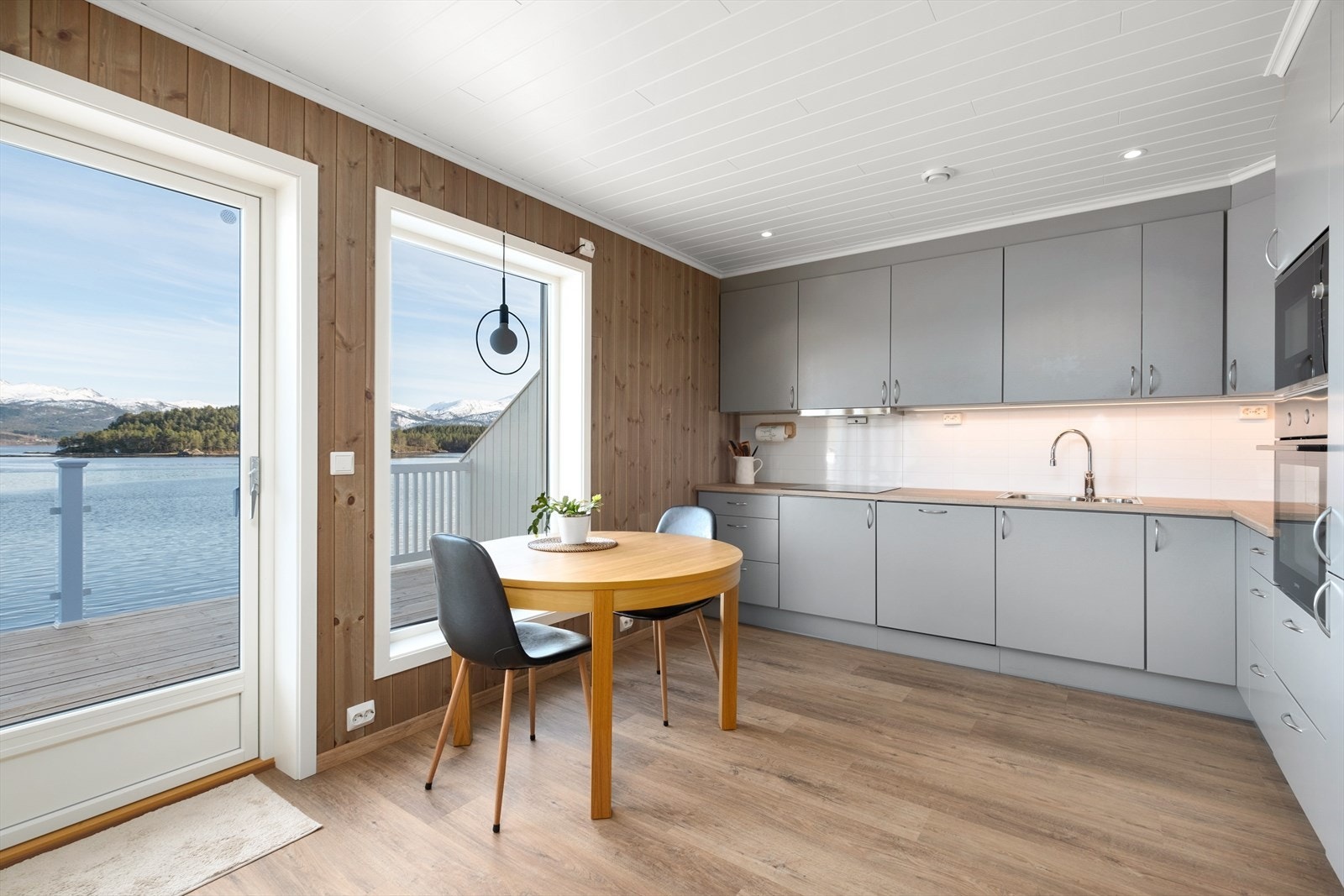 Det er integrerte hvitevarer som medfølger handelen. Galleribilde