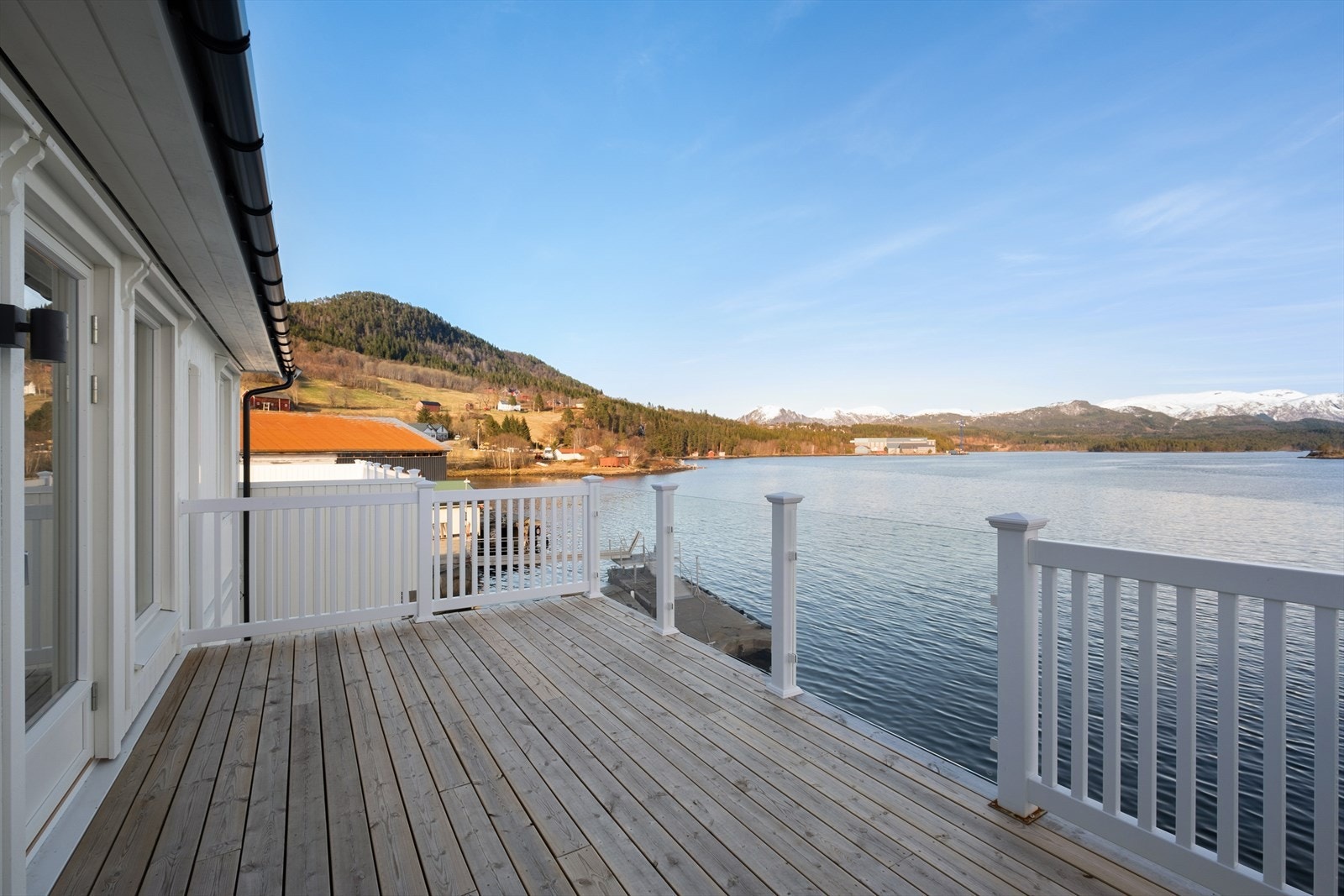 Velkommen til Våglandsvegen 156A - en innbydende leilighet fra 2022 med gjennomgående god standard. Galleribilde