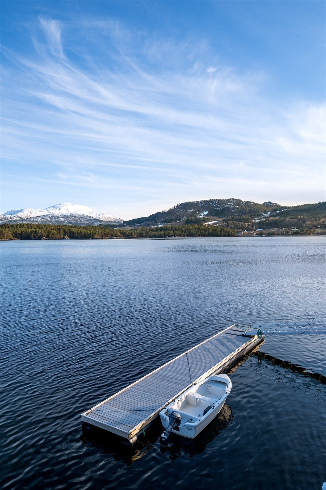 Felles flytebrygge sameierne kan benytte seg av. Galleribilde