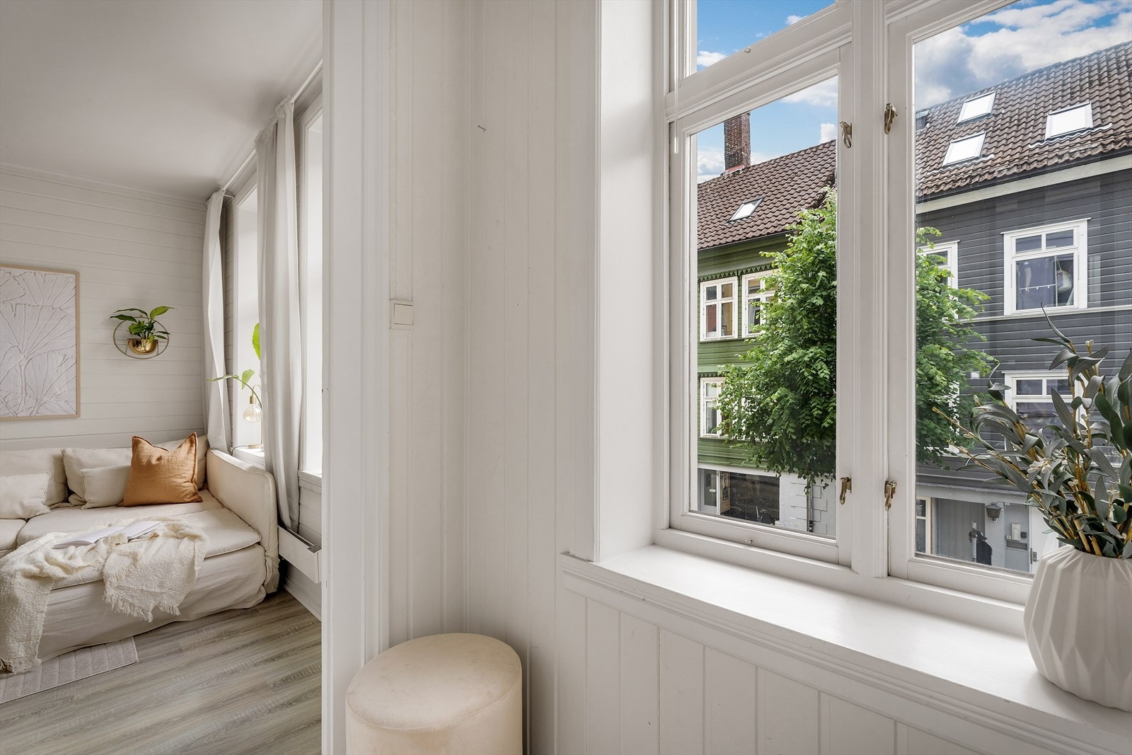 - Leiligheten ligger fint til i byggets 2. etasje og disponerer i tillegg en bod på 3m² i samme etasje - Galleribilde