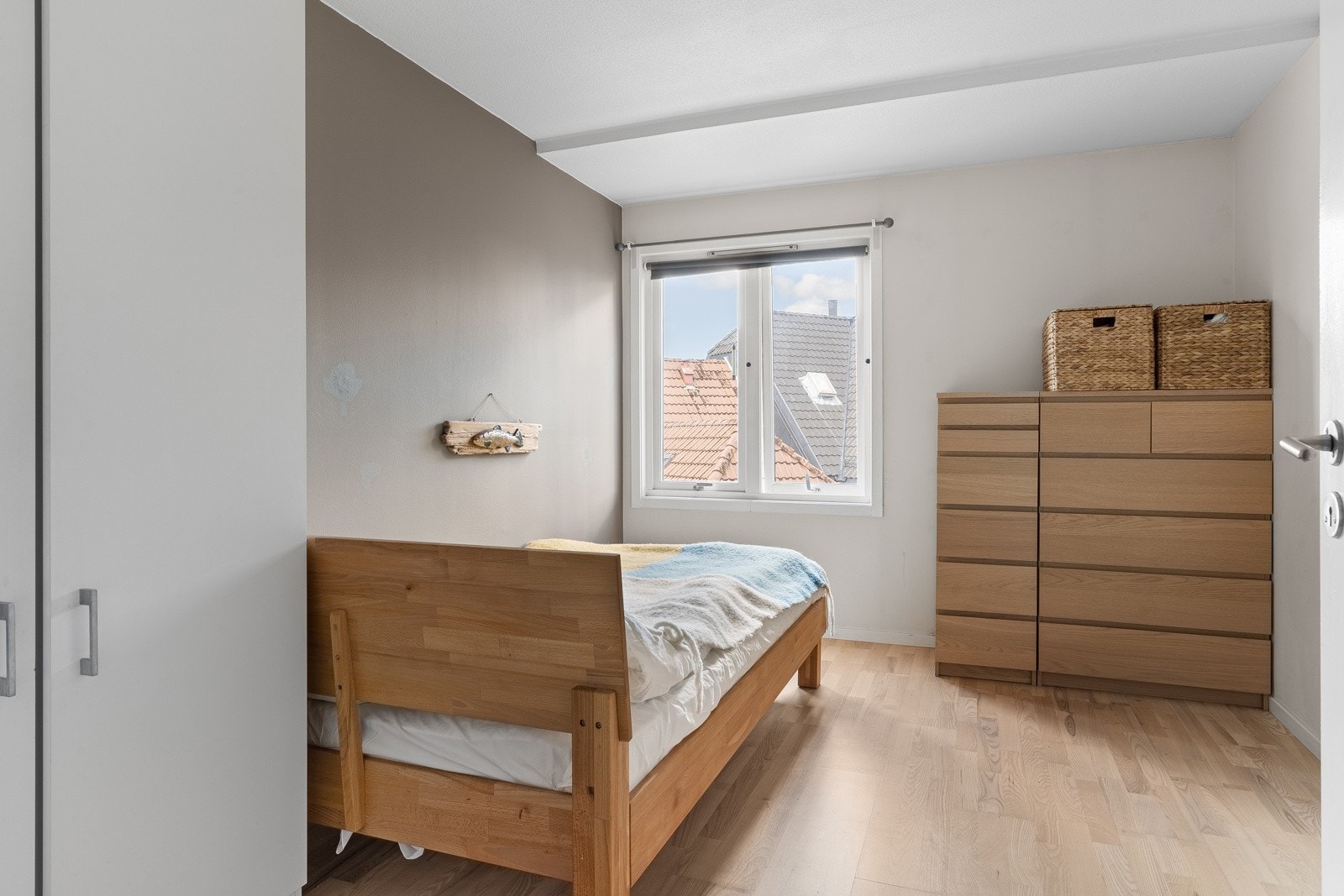 Leiligheten har et romslig soverom målt til ca. 11,4 kvm. Galleribilde