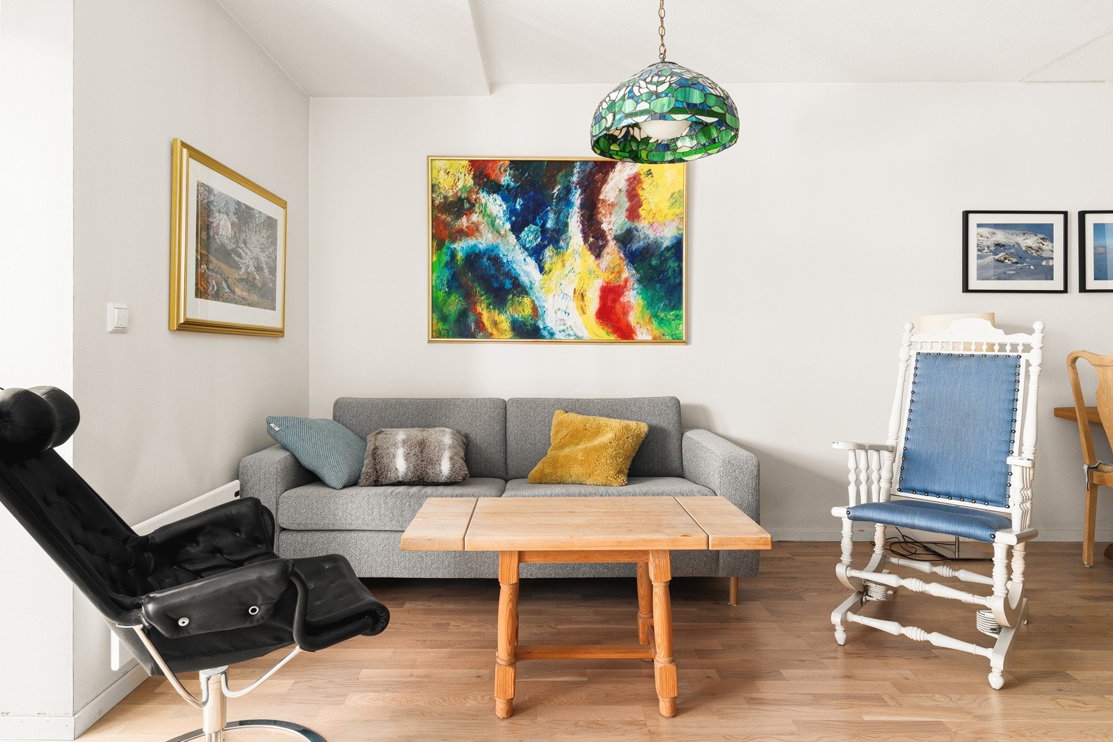 Her bor du fint i byggets 3. etasje med god planløsning og god gjennomgående standard. Galleribilde