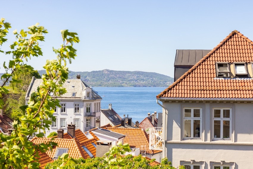 Balkongen fungerer som en forlengelse av stuen på fine sommerdager. Galleribilde