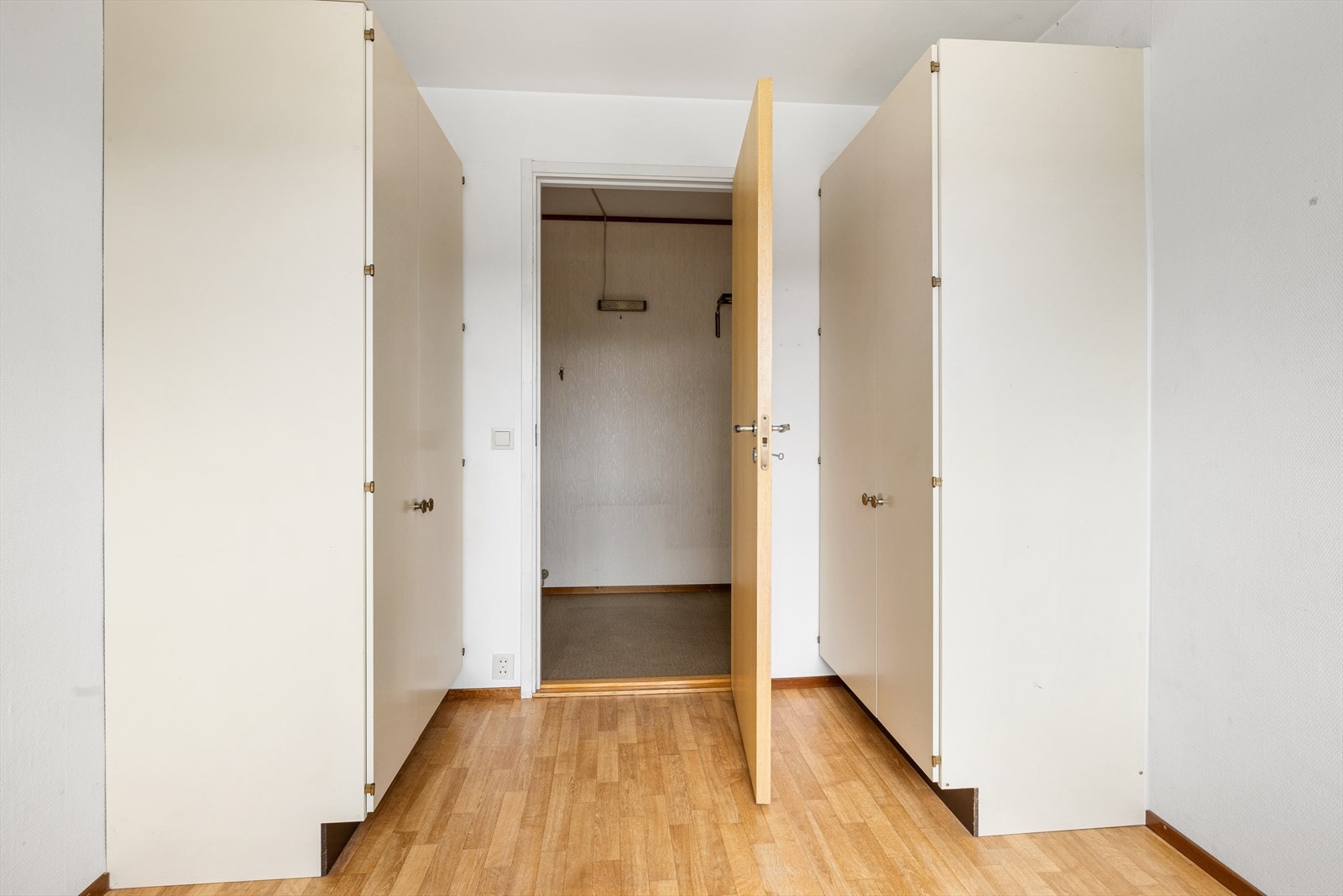 Godt med oppbevaring i flere innvendige boder samt eksterne bod merket med 6024 og skapbod merket med 6024. Galleribilde