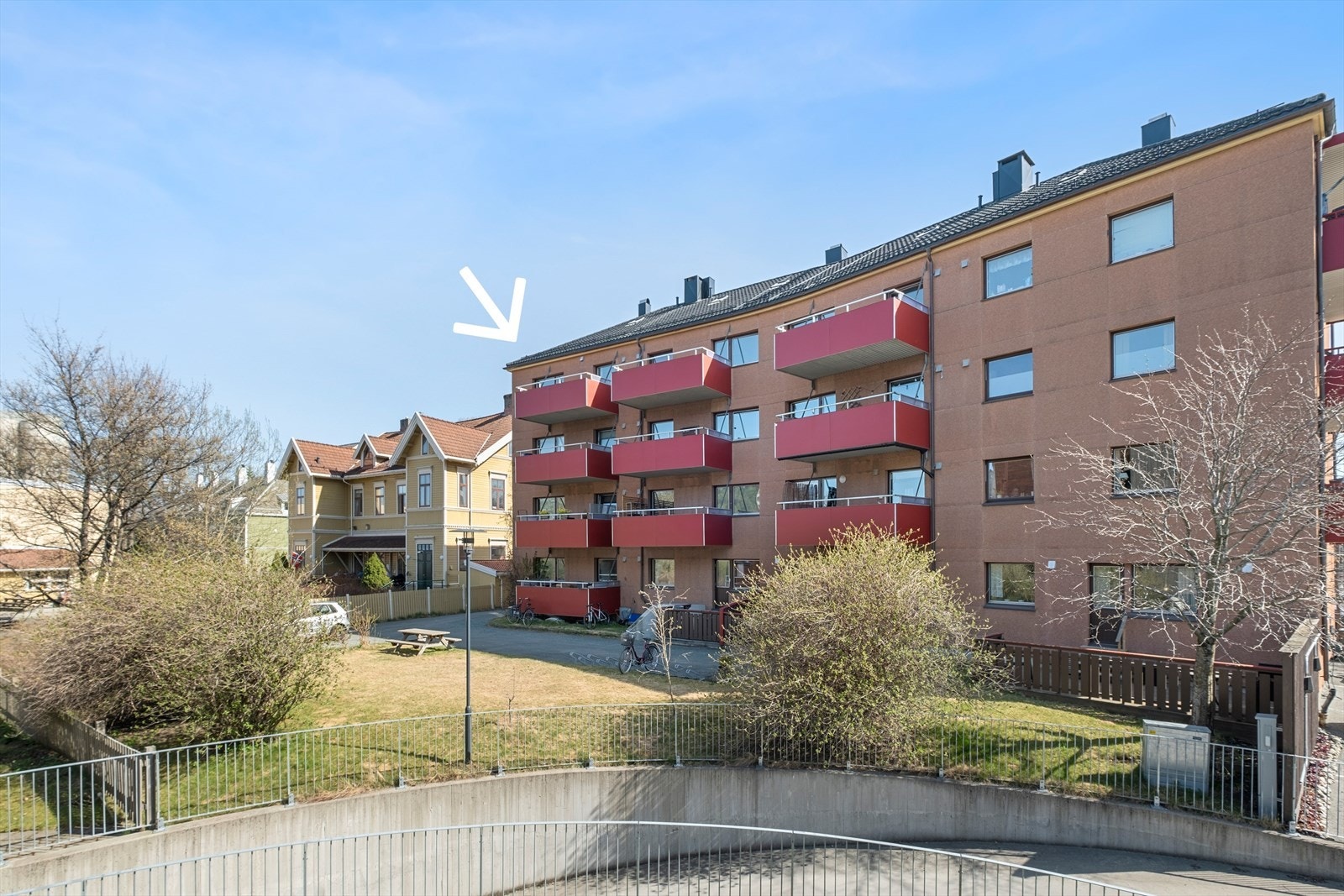 Borettslaget ligger svært sentralt til på ila med nærhet til alt du trenger i hverdagen. Videre har borrettslaget gjennomført renovering i 2012 av piper, vann og avløp, samt vedlikehold av tak. I tillegg ble nytt brannanlegg installert i 2019. Galleribilde