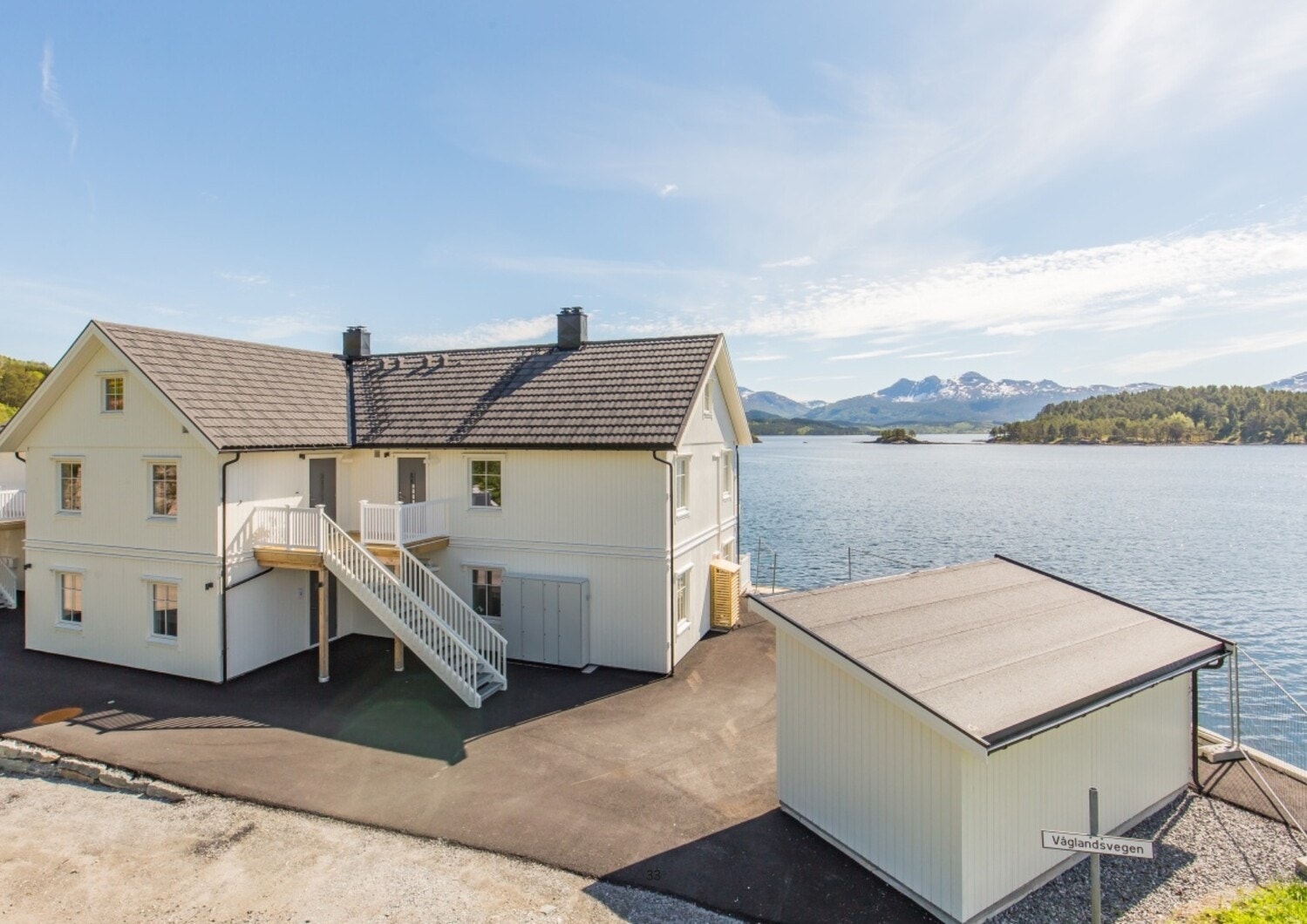 Områdebilde, leiligheten er i 2. etg. til høyre i bildet Galleribilde