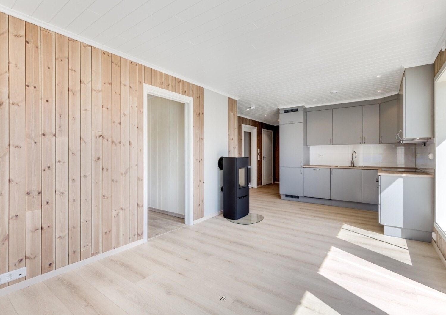 Stue mot kjøkken og gang Galleribilde