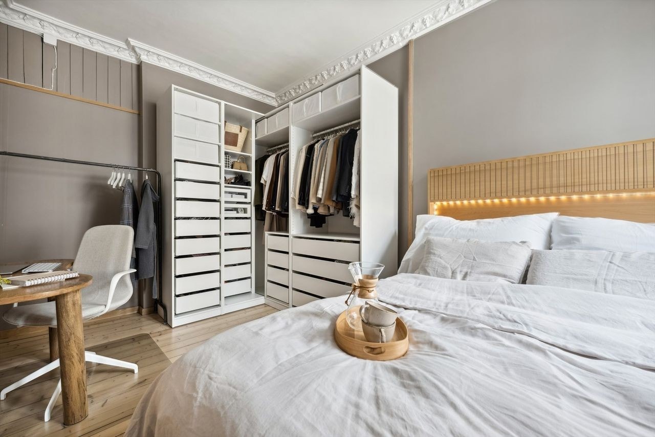 Soverom med plass til dobbeltseng. Galleribilde