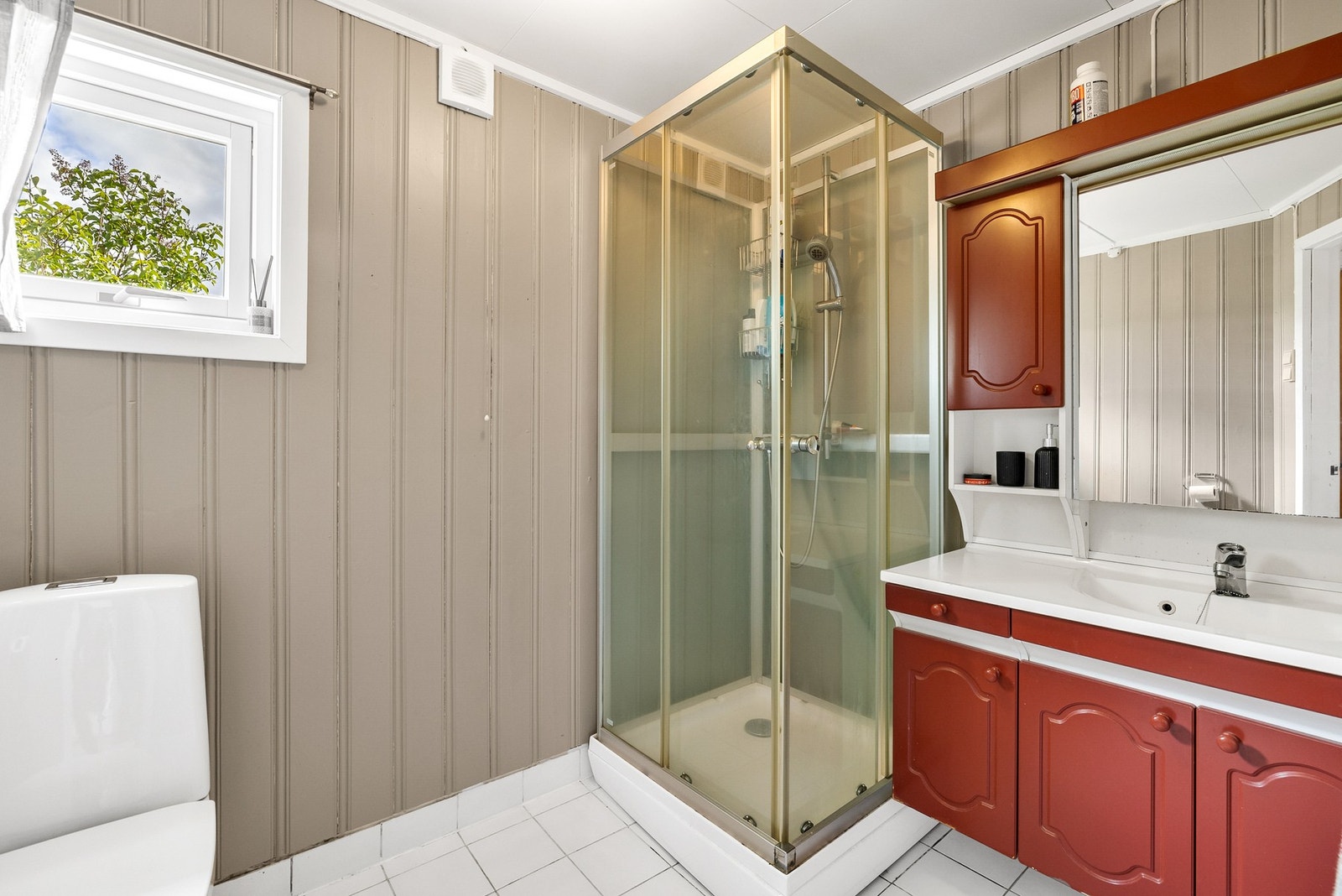 Bad i kårbolig. Galleribilde