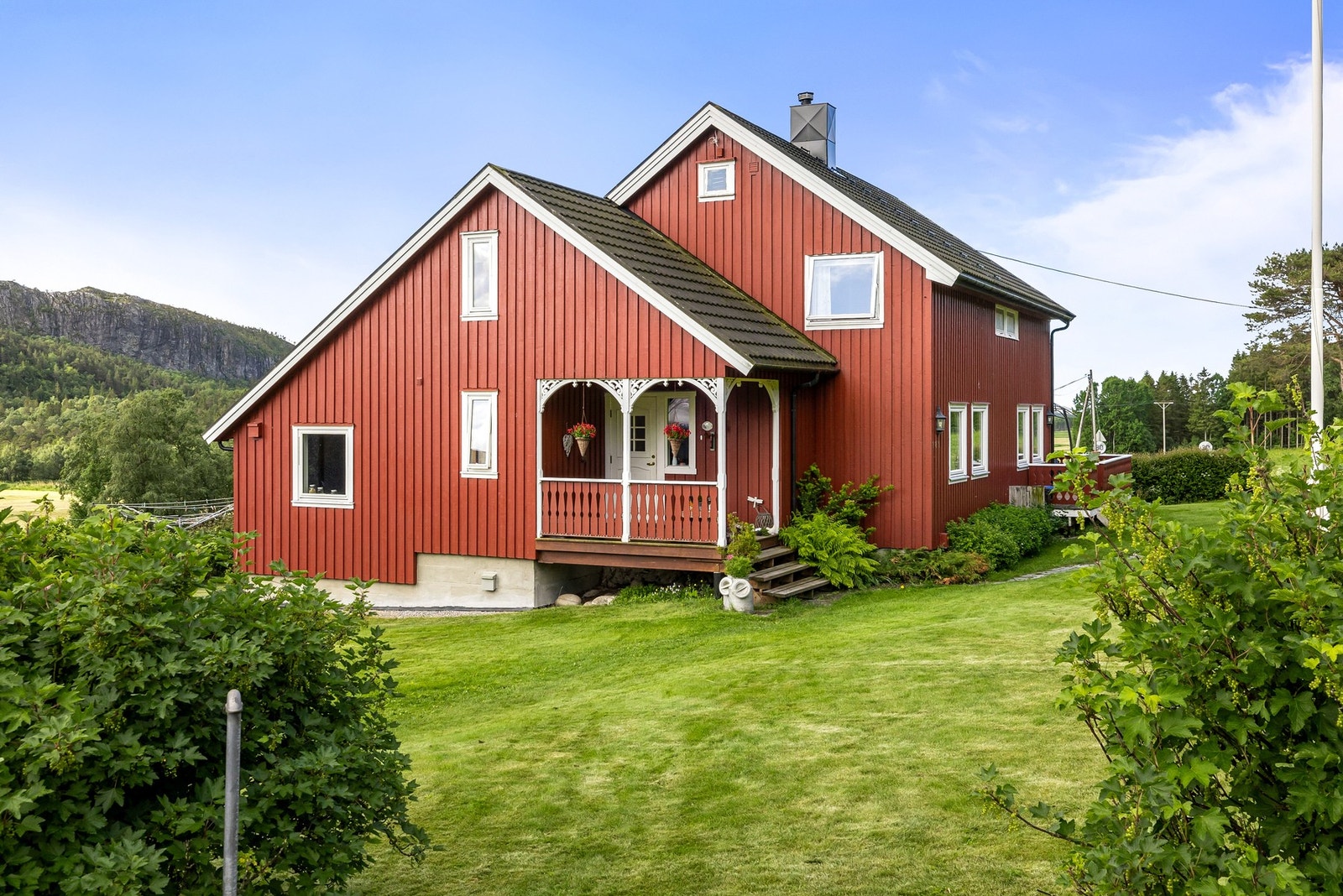 Pen hage og velstelt uteområde Galleribilde