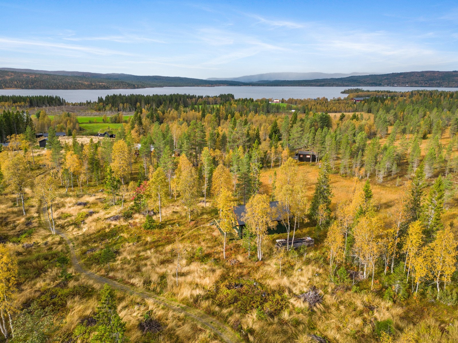Vera har flotte turmuligheter sommer som vinter, og det er bare å traske ut døra å nyte turen Galleribilde