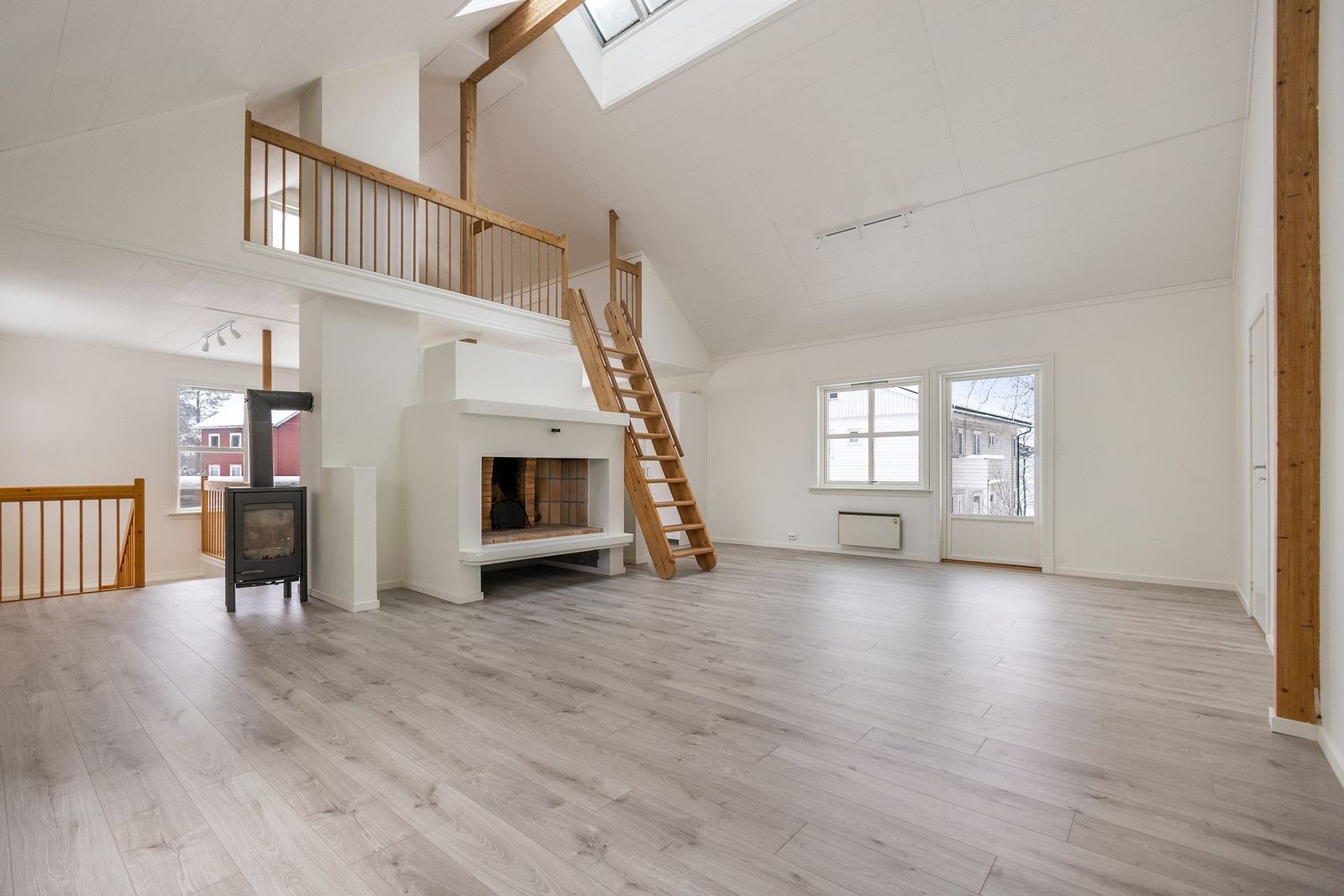 Stue med trapp opp til hems Galleribilde