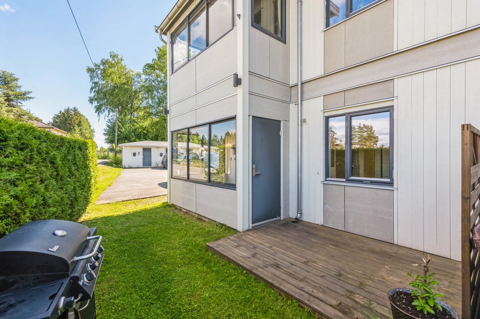 fra vinterhagen er det utgang til terrassen Galleribilde