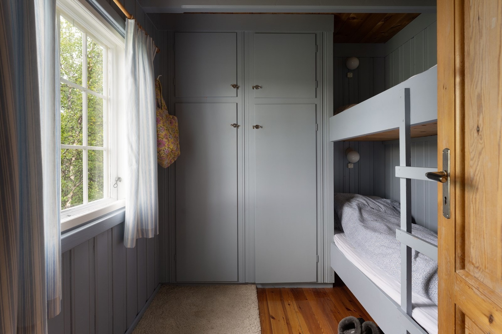 Soverom 2 med køyeseng og god skapplass. Galleribilde