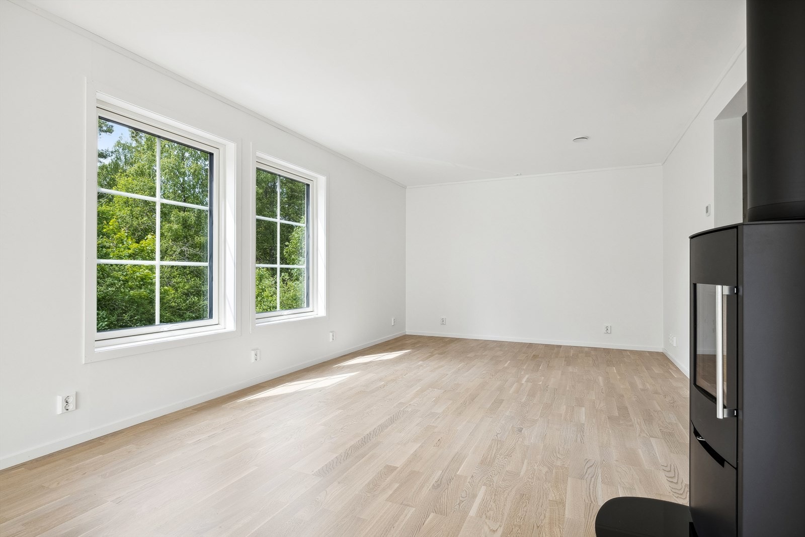 Ildstedet gir ekstra varme og kos på kalde dager Galleribilde