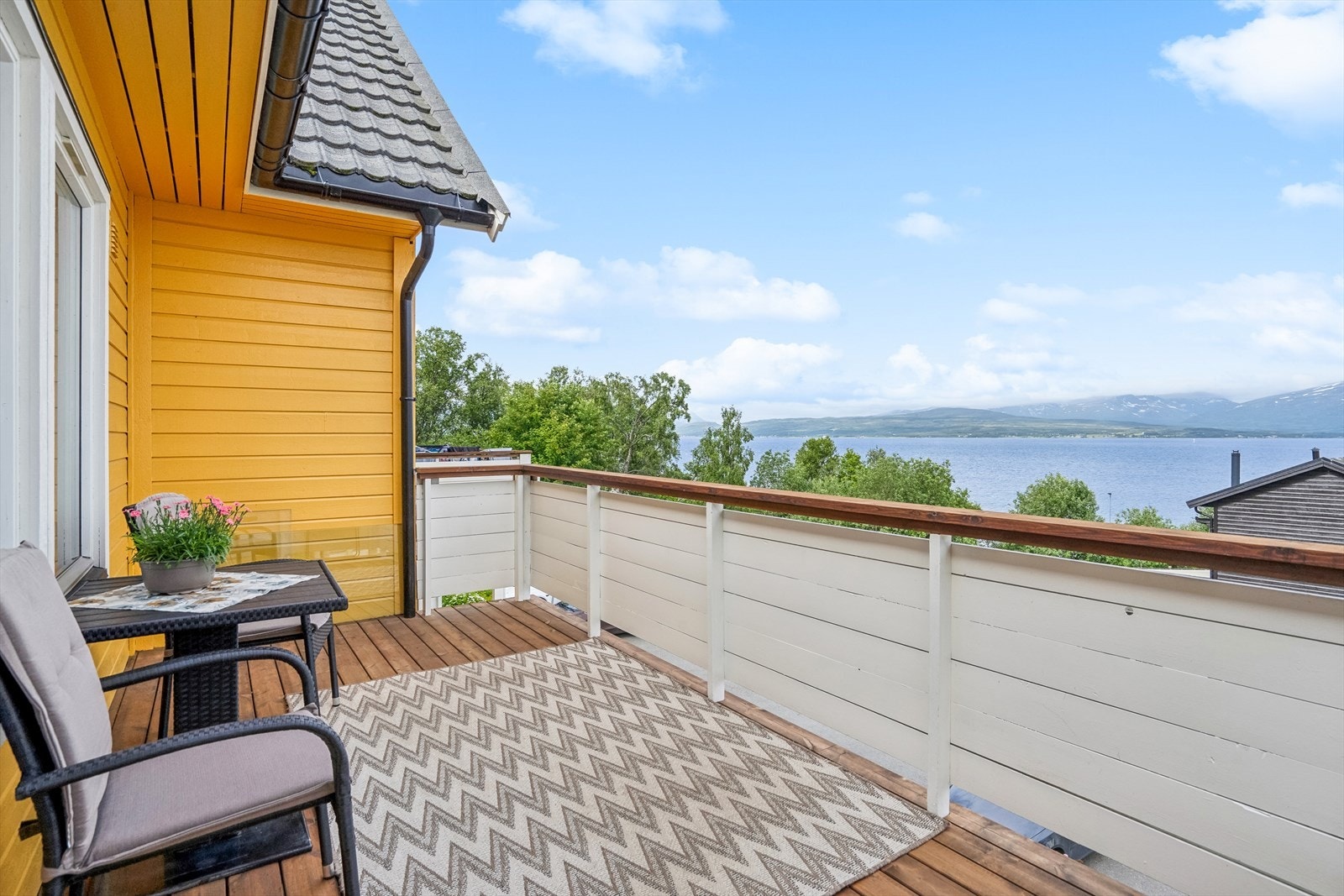 Stor flott balkong med fantastisk utsikt Galleribilde