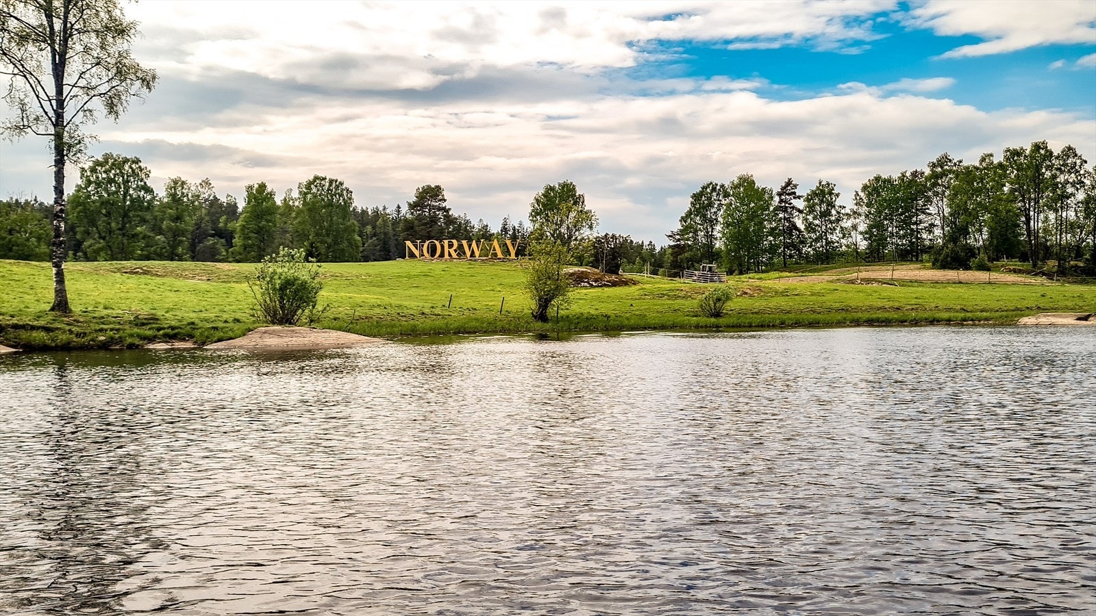 Langenvannet sommer. Fantastiske kano, tur og fiskeforhold. 10 min unna til fots. Galleribilde