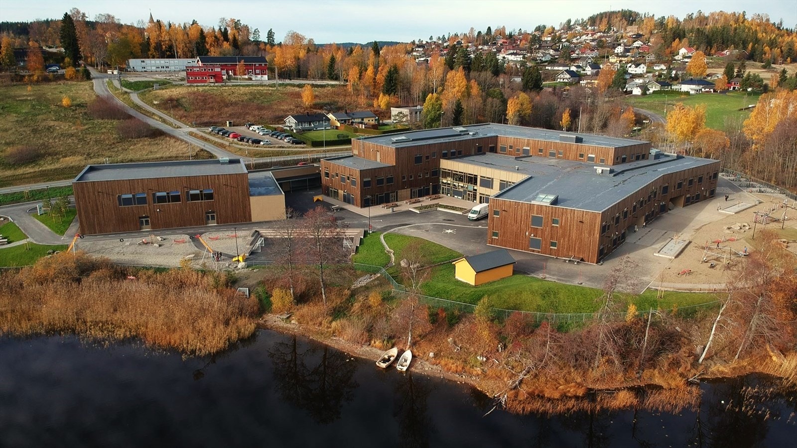 Ytre Enebakk Skole. Ny og moderne skole som ble inspisert av Kong Harald før ferdigstillelse i 2018. Galleribilde
