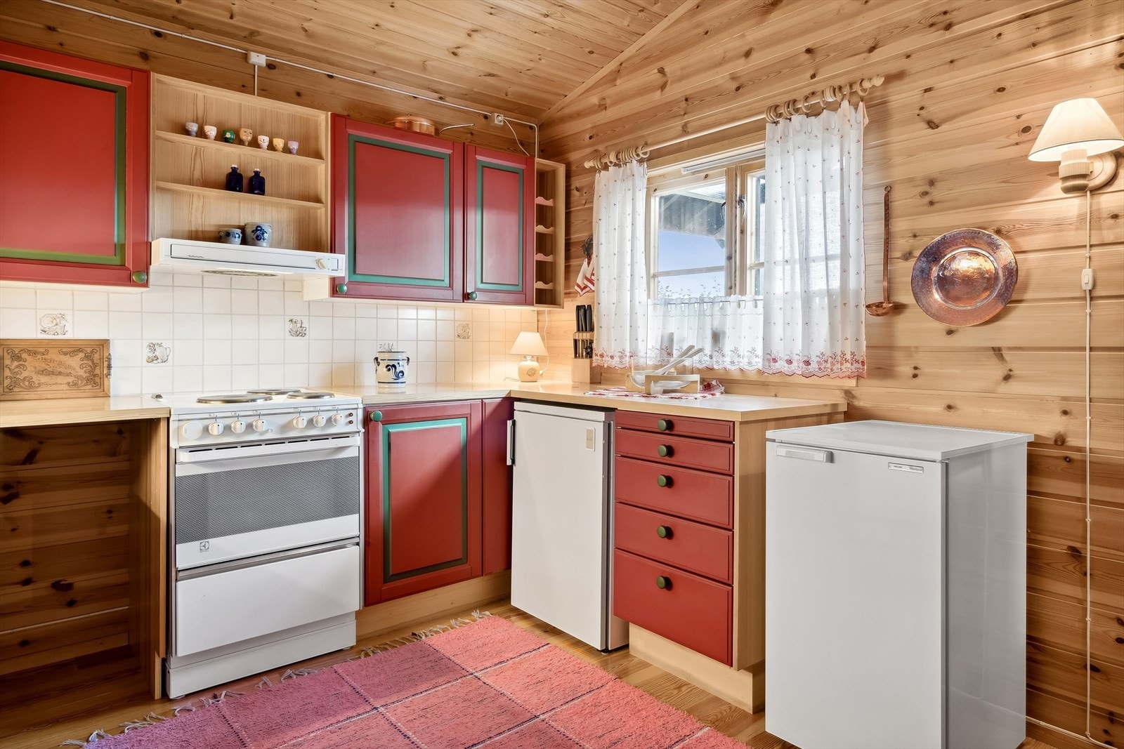 Laminat benkeplate med nedfelt vaskekum Galleribilde